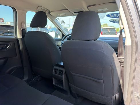 Used 2024 Nissan Rogue S AWD/4WD image 16