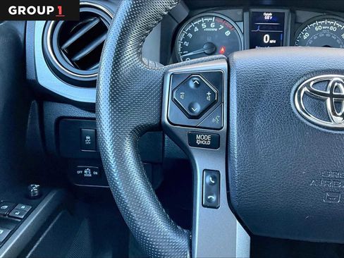 Certified 2022 Toyota Tacoma TRD Off-Road AWD/4WD image 23