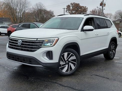 Used 2025 Volkswagen Atlas SE image 3