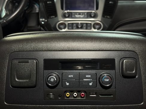 Used 2016 Chevrolet Suburban LTZ RWD image 30