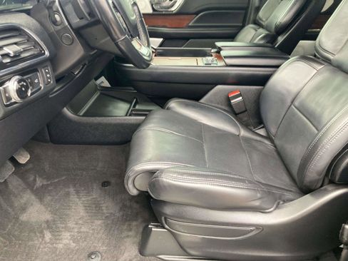 Used 2021 Lincoln Navigator Reserve w/ Luxury Package image 22