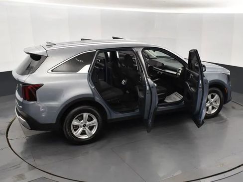 Used 2024 Kia Sorento LX image 6