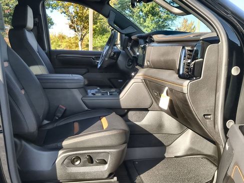 Used 2025 GMC Sierra 2500 AT4 w/ AT4 Premium Plus Package image 29