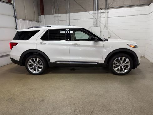 Used 2021 Ford Explorer Platinum w/ Equipment Group 601A AWD/4WD image 6