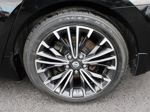 Used 2017 Nissan Maxima Platinum w/ Medallion Package image 10