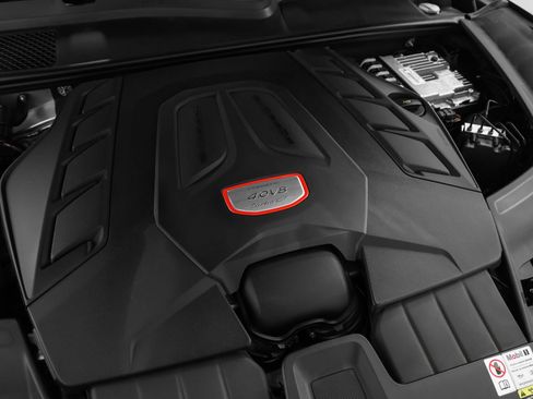 Certified 2022 Porsche Cayenne Turbo GT image 25