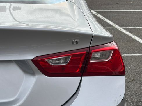 Used 2017 Chevrolet Malibu LT image 25