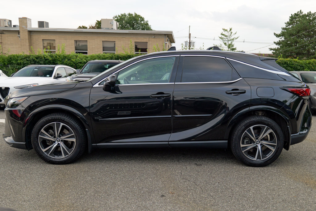 Used 2023 Lexus RX 350 Premium w/ Accessory Package AWD/4WD image 4