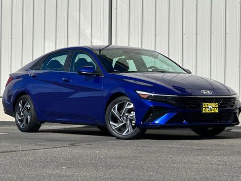 Used 2024 Hyundai Elantra SEL w/ Convenience Package image 2