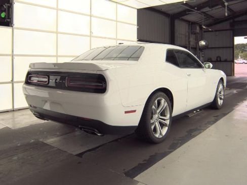 Used 2022 Dodge Challenger R/T RWD image 3