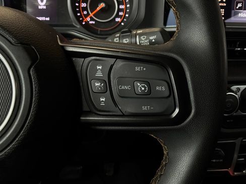 Used 2025 Jeep Wrangler Unlimited Sport AWD/4WD image 32
