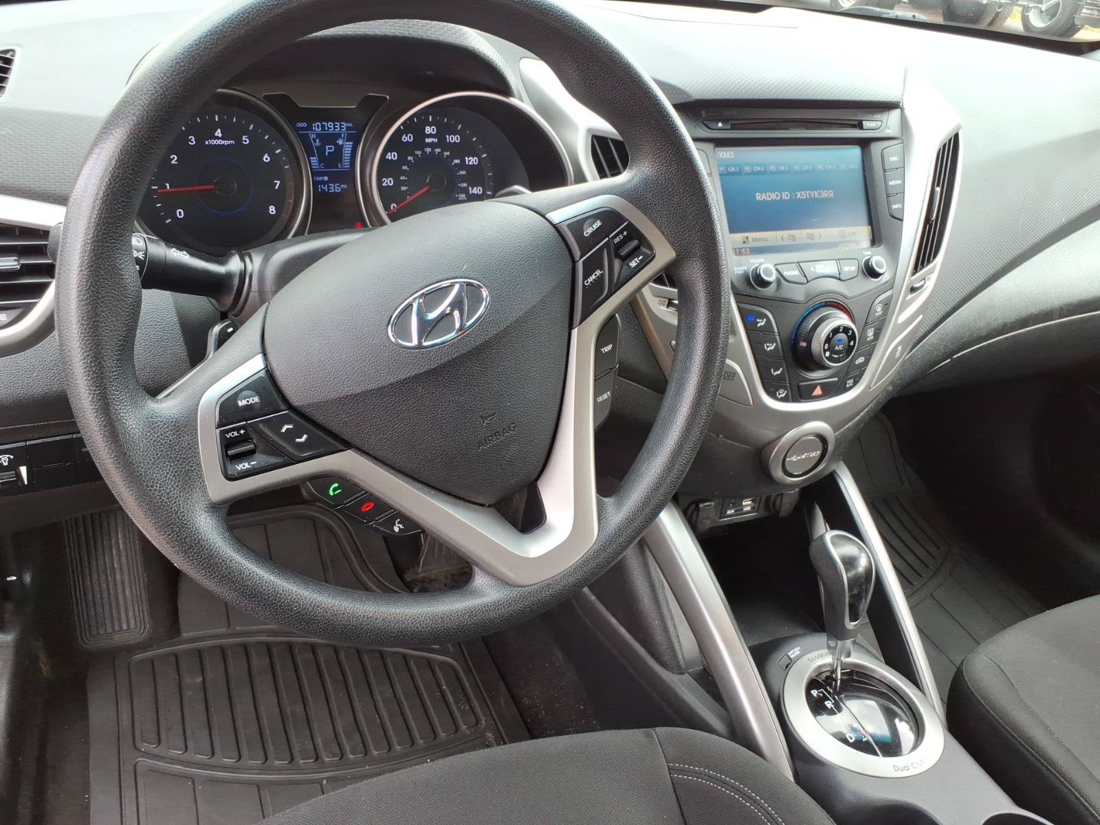 Used 2016 Hyundai Veloster FWD image 14