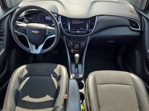 Certified 2020 Chevrolet Trax LT w/ LT Convenience Package FWD image 26