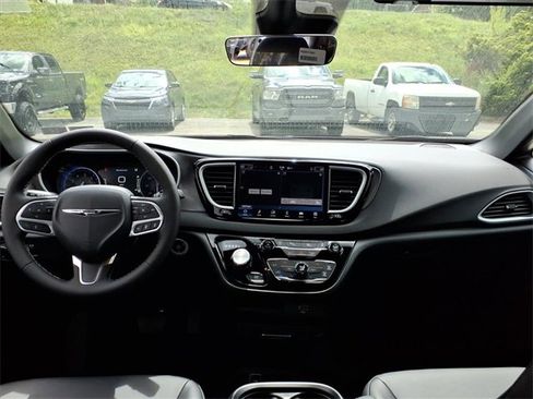 New 2026 Chrysler Voyager LX image 13