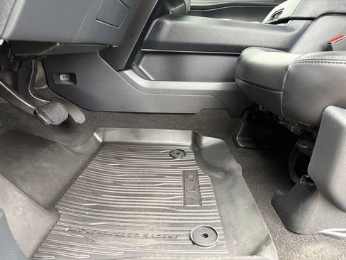Used 2023 Ford Expedition XLT AWD/4WD image 37