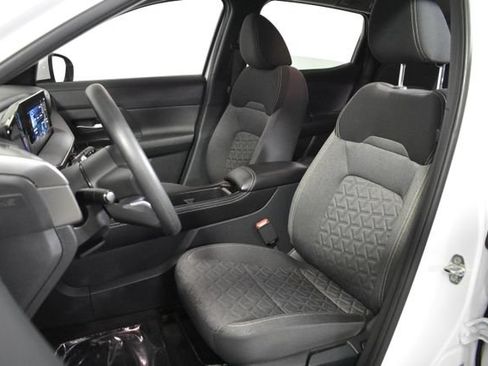 Certified 2025 Nissan Kicks SV AWD/4WD image 9