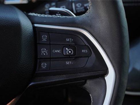 Certified 2023 Jeep Grand Cherokee Laredo w/ Luxury Tech Group I image 26