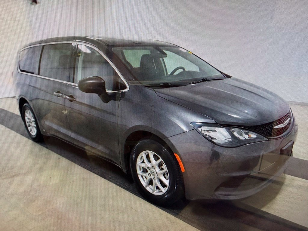 Used 2022 Chrysler Voyager LX FWD image 1