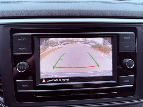 Used 2022 Volkswagen Atlas Cross Sport SE image 22