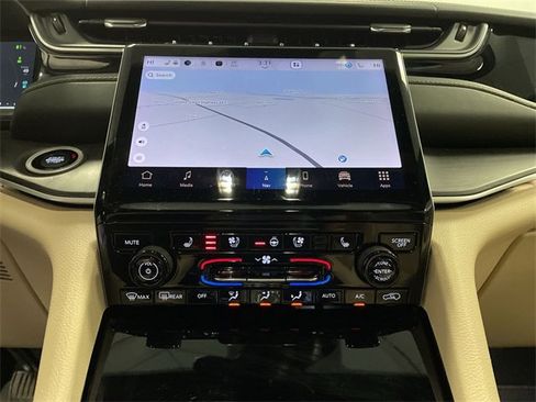 Used 2022 Jeep Grand Cherokee Limited 4xe w/ Luxury Tech Group II image 19