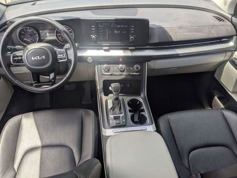 Used 2024 Kia Carnival LX FWD image 16