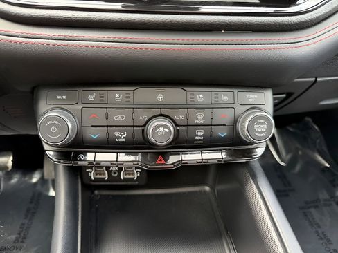 Used 2023 Dodge Durango GT image 25