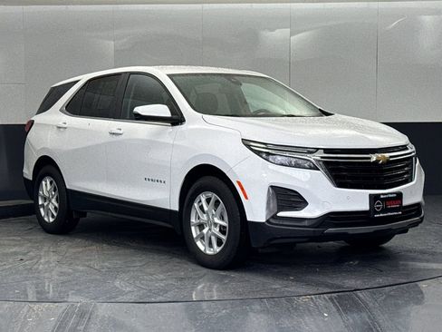 Used 2022 Chevrolet Equinox LT image 1