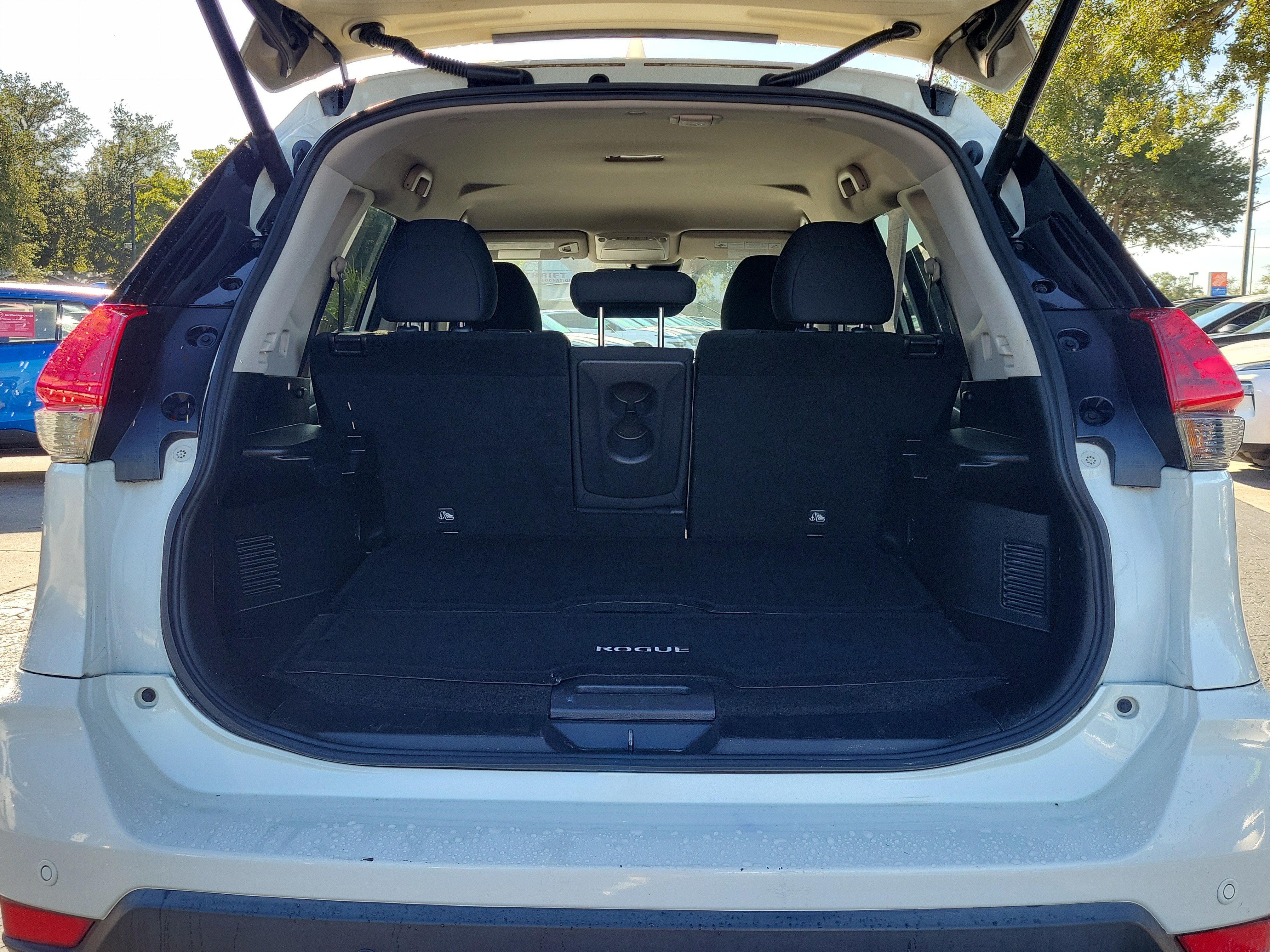 Used 2019 Nissan Rogue SV FWD image 10