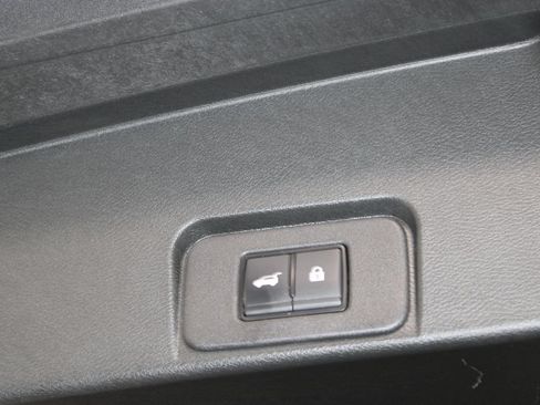 Used 2023 Nissan Rogue SL FWD image 32