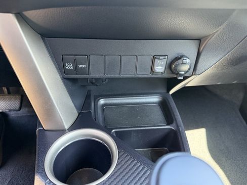 Used 2015 Toyota RAV4 XLE FWD image 19