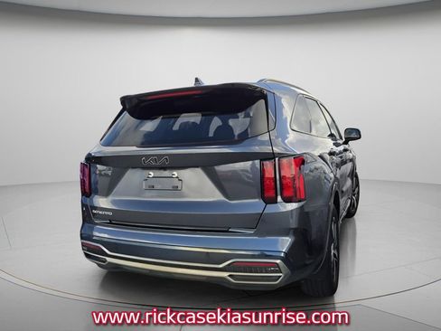 Used 2023 Kia Sorento S FWD image 4
