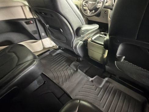 Used 2022 Chrysler Pacifica Touring-L FWD image 32