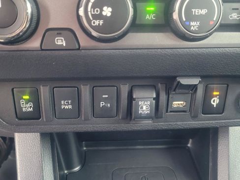 Used 2020 Toyota Tacoma TRD Sport w/ Technology Package AWD/4WD image 24