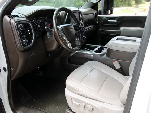 Used 2021 Chevrolet Silverado 2500 LTZ w/ LTZ Premium Texas Edition AWD/4WD image 22