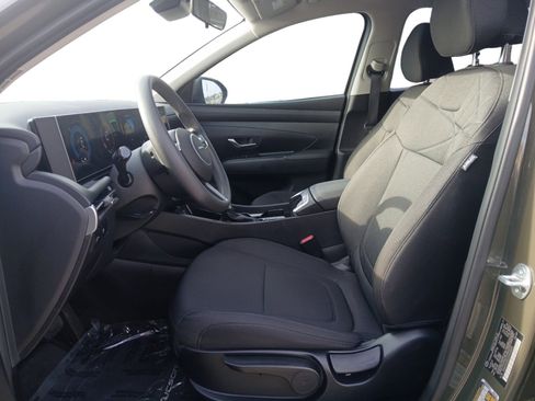 Certified 2025 Hyundai Tucson SE image 9