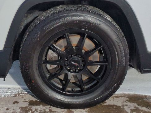 Used 2018 Jeep Cherokee Latitude w/ Cold Weather Group image 14