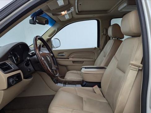 Used 2013 Cadillac Escalade Premium image 14