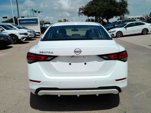 Used 2025 Nissan Sentra SV FWD image 7