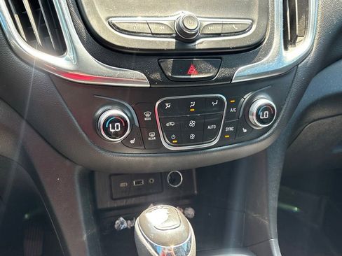 Used 2021 Chevrolet Equinox LT FWD image 11