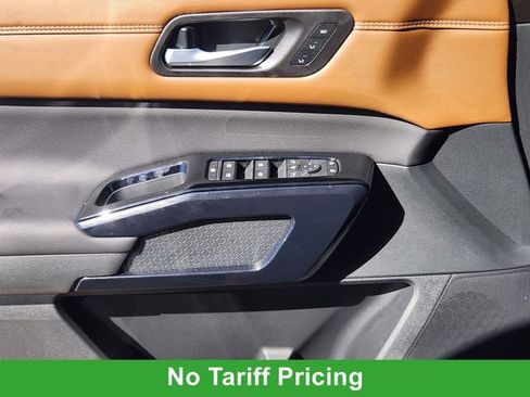 New 2026 Nissan Pathfinder Platinum image 17