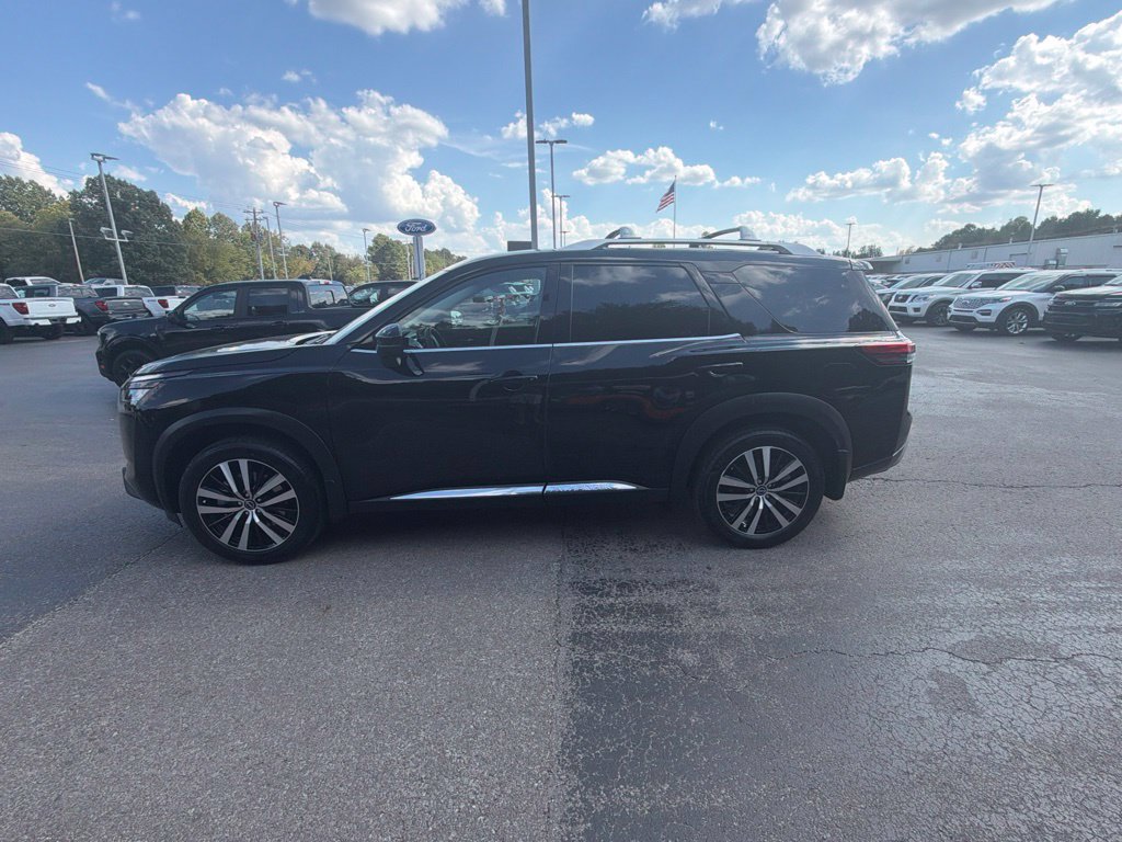 Used 2025 Nissan Pathfinder Platinum FWD image 6