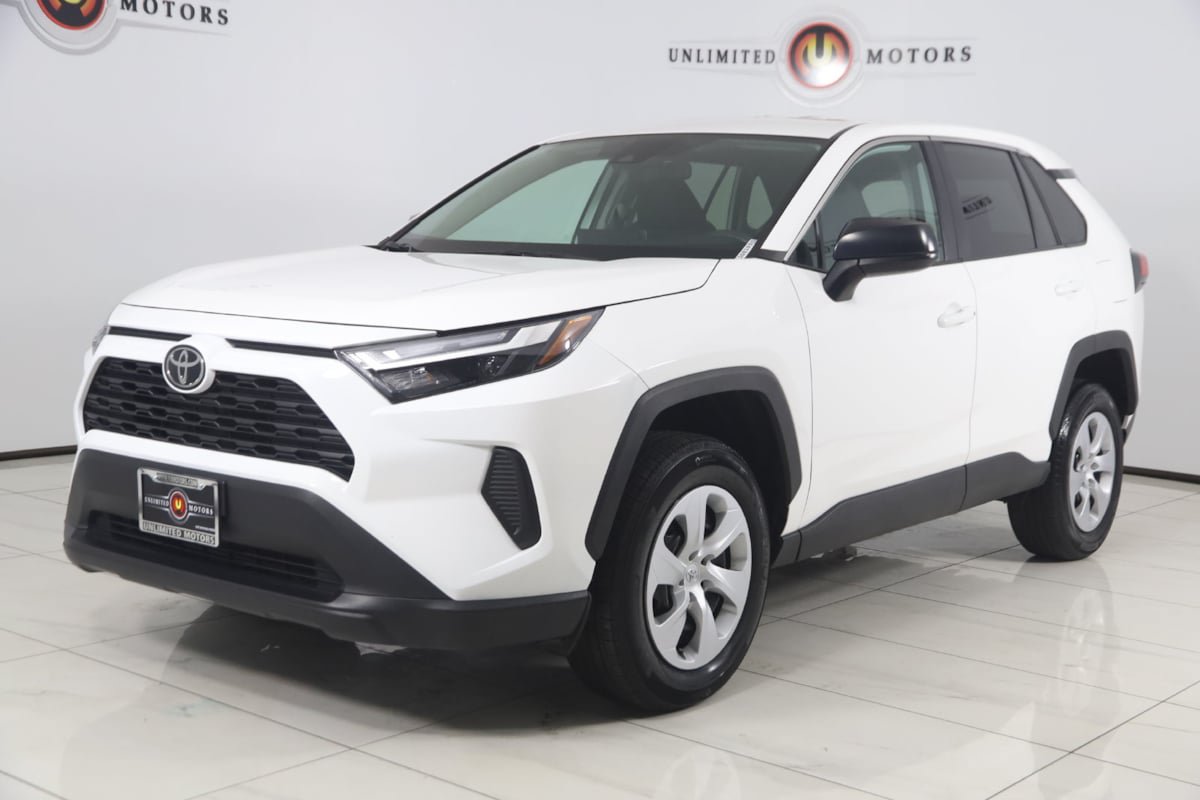 Used 2025 Toyota RAV4 LE AWD/4WD image 5