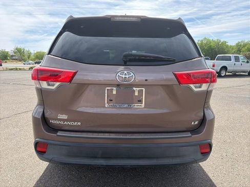 Used 2018 Toyota Highlander Plus FWD image 3