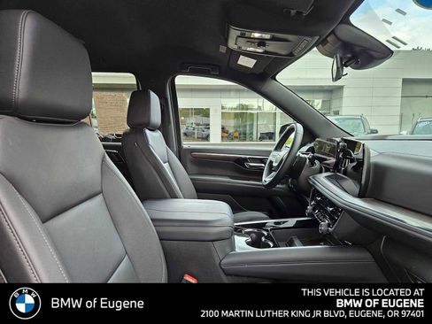 Used 2025 Chevrolet Tahoe LT AWD/4WD image 11