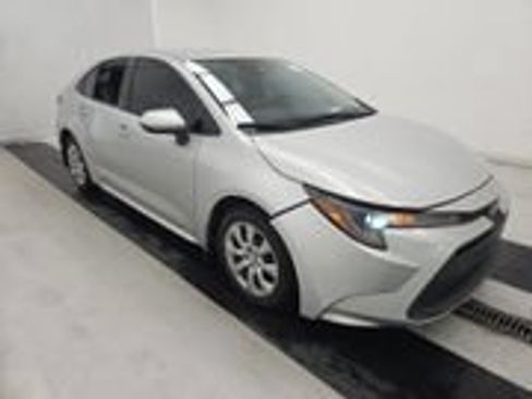 Used 2025 Toyota Corolla LE FWD image 3