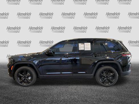 Used 2025 Jeep Grand Cherokee Limited w/ Luxury Tech Group II image 7
