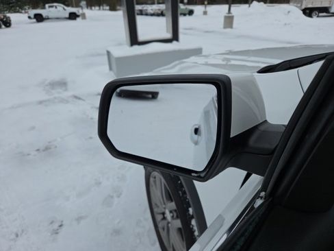 Used 2018 GMC Acadia SLE image 38