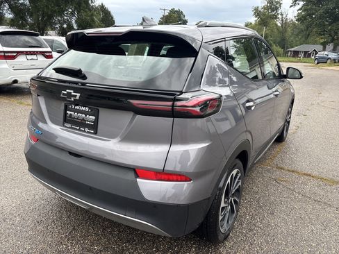 Used 2023 Chevrolet Bolt EUV Premier FWD image 4