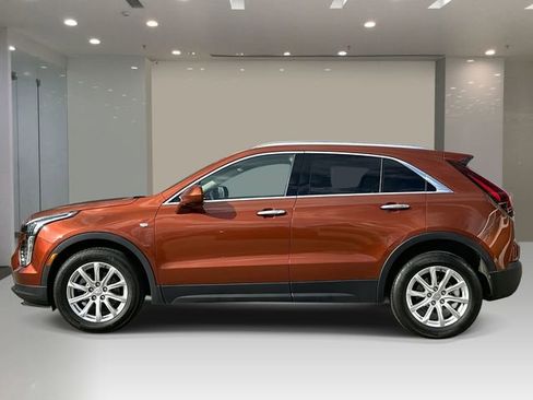 Used 2019 Cadillac XT4 Luxury w/ Cold Weather Package AWD/4WD image 2