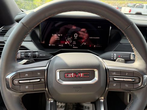Used 2025 GMC Acadia AT4 AWD/4WD image 28